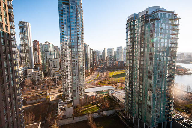 Spacious 2-bedroom + den condo with stunning city view and modern furnishings. - 2503 - 428 Beach Crescent, Vancouver Downtown