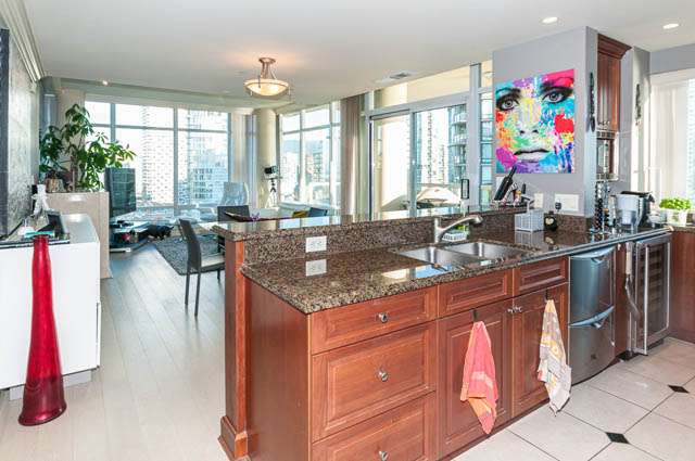 Bright kitchen with granite countertops, hardwood floors, and a city view. - 2503 - 428 Beach Crescent, Vancouver Downtown