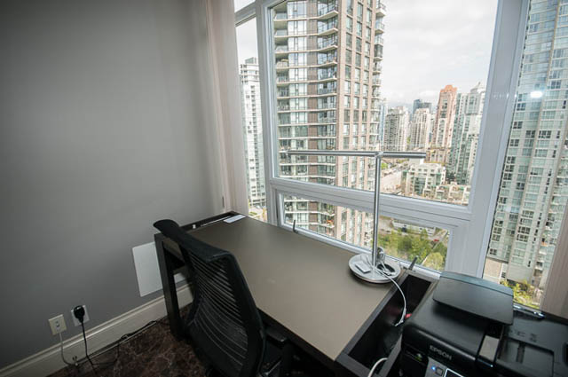 Bright living room with city view and modern furnishings. - 2503 - 428 Beach Crescent, Vancouver Downtown