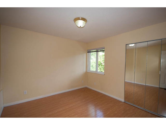 Bright living room with hardwood floors and large windows. - 1559 Mathers Ave, West Vancouver