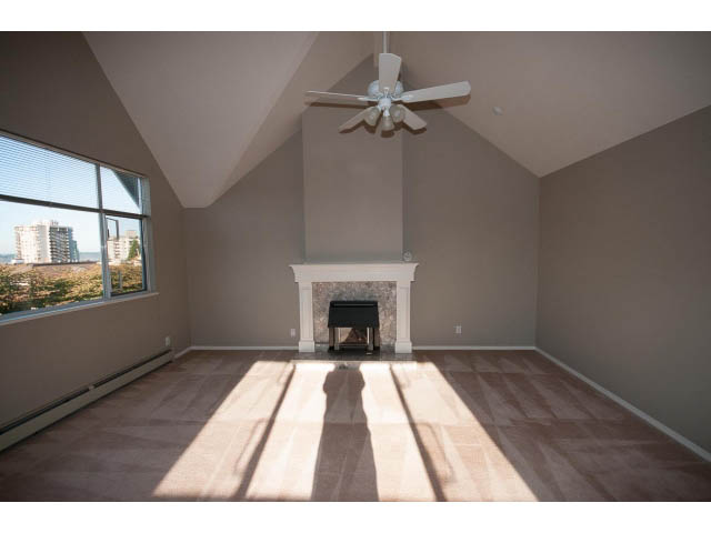 Bright living room with hardwood floors and city view. - 3 - 260 East 4th St, North Vancouver