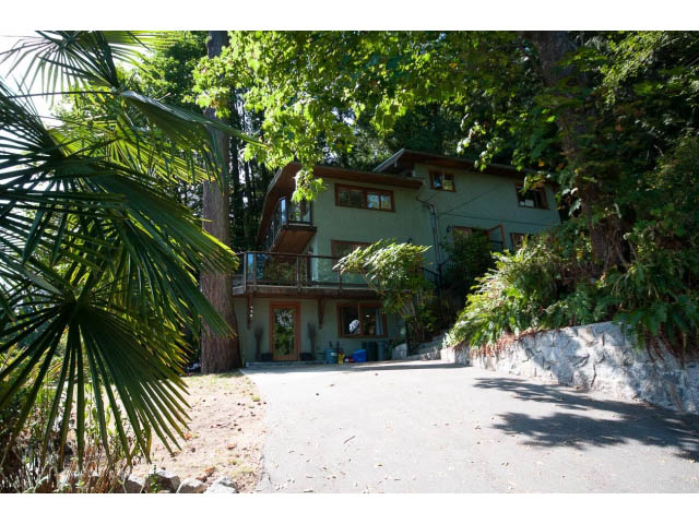 Furnished 4-bedroom house with a cozy front porch and lush greenery surrounding it. - 2795 Panorama Drive, North Vancouver