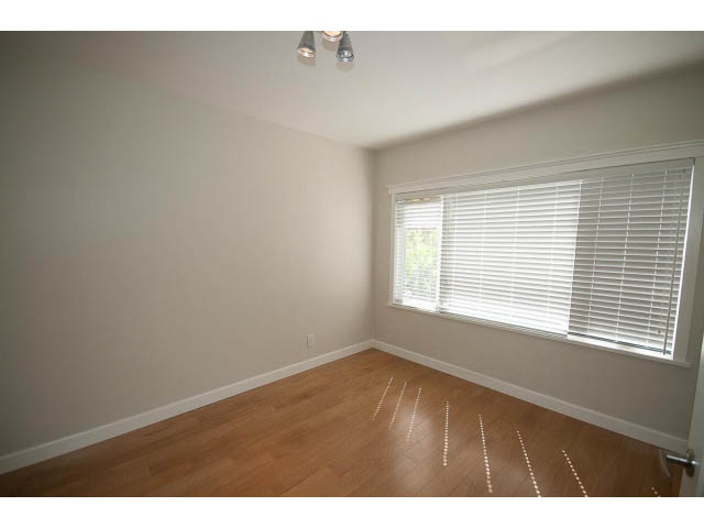 Bright den with hardwood floors and large windows with blinds. - 3939 West 11th Ave, Vancouver West Side