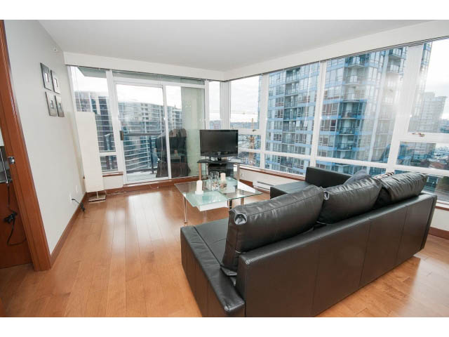 Bright living room with hardwood floors, city view, and modern furnishings. - 1702 - 928 Beatty Street, Vancouver Downtown