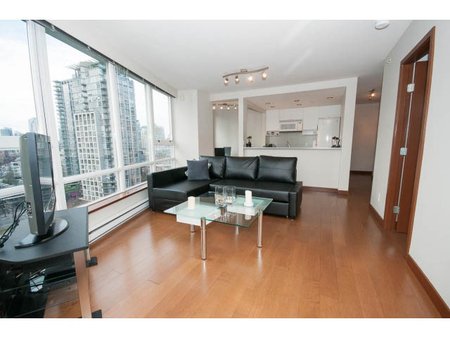 Bright living room with hardwood floors, city view, and modern furnishings. - 1702 - 928 Beatty Street, Vancouver Downtown