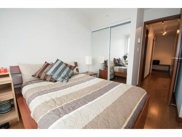 Spacious 2-bedroom + den condo with hardwood floors and modern furnishings. - 1702 - 928 Beatty Street, Vancouver Downtown