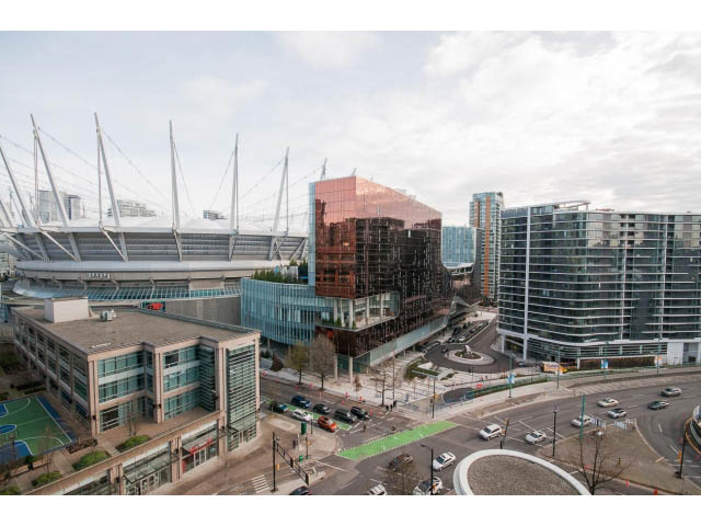 Furnished 2-bedroom + den with city view and modern architecture. - 1702 - 928 Beatty Street, Vancouver Downtown