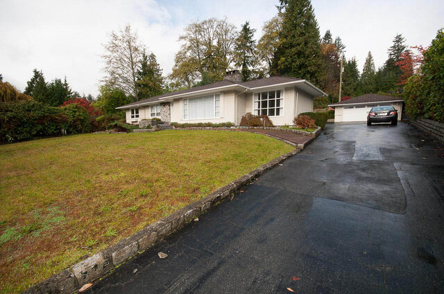 555 Stevens Drive - House - British Properties - Photo 4 of 29