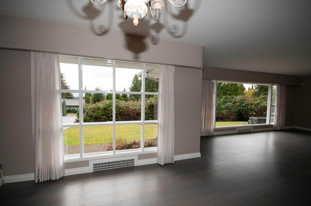 555 Stevens Drive - House - British Properties - Photo 8 of 29