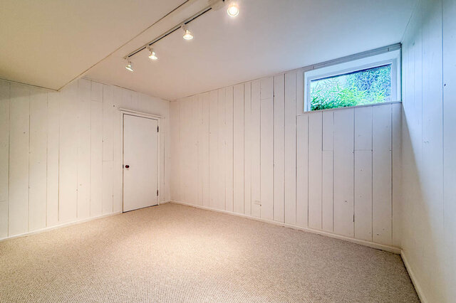 Empty den with. - 555 Stevens Drive, West Vancouver