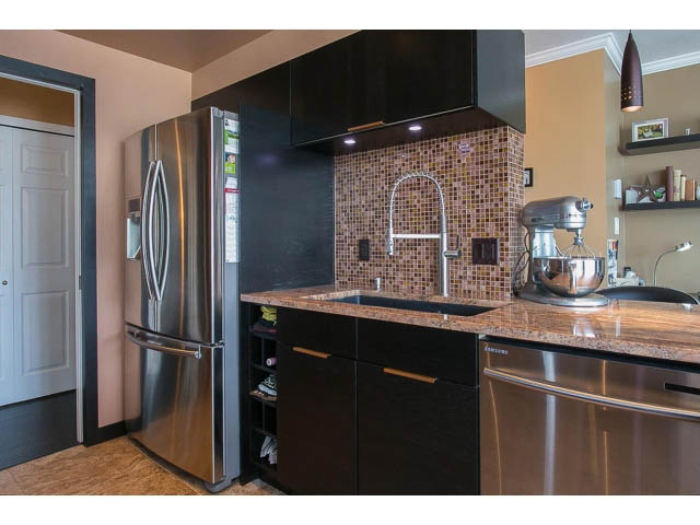 Bright kitchen with granite countertops, stainless steel appliances, and a modern backsplash. - 1505 - 488 Helmcken, Vancouver Downtown