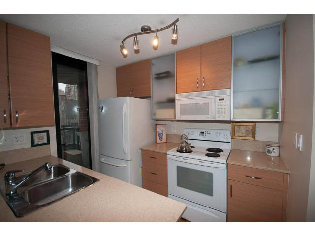 Bright kitchen with light countertops, modern appliances, and a city view. - 404 - 909 Mainland, Vancouver Downtown