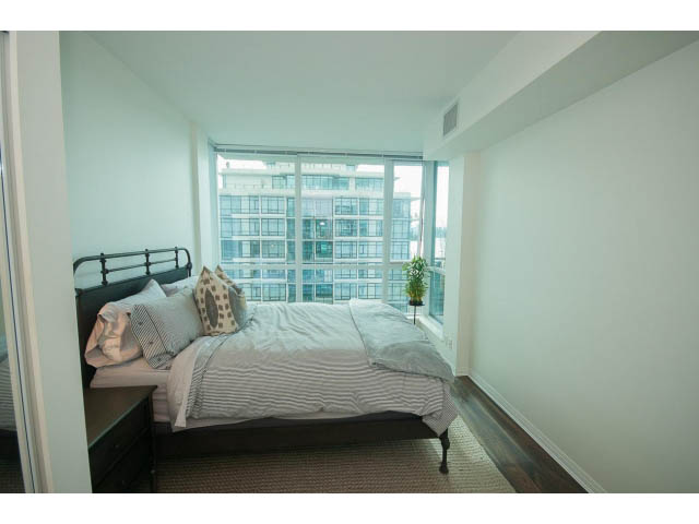 Furnished 1-bedroom + den with hardwood floors and city view. - 906 - 168 Esplanade, North Vancouver