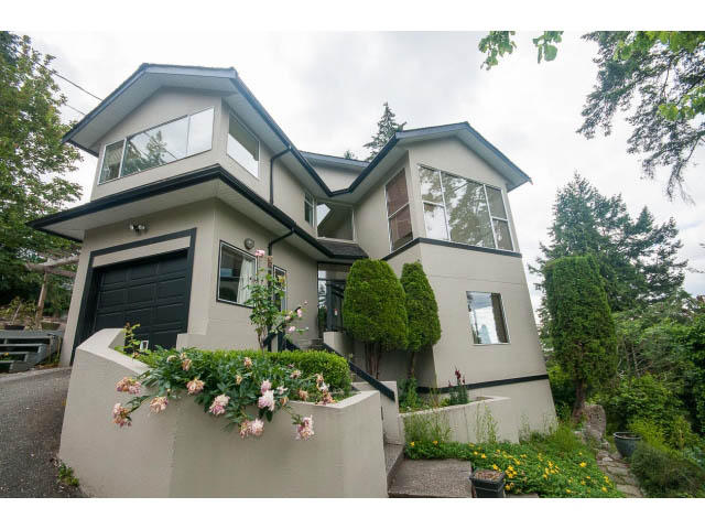 Modern 3-bedroom house with large windows and landscaped garden. - 3890 Sharon Drive, West Vancouver