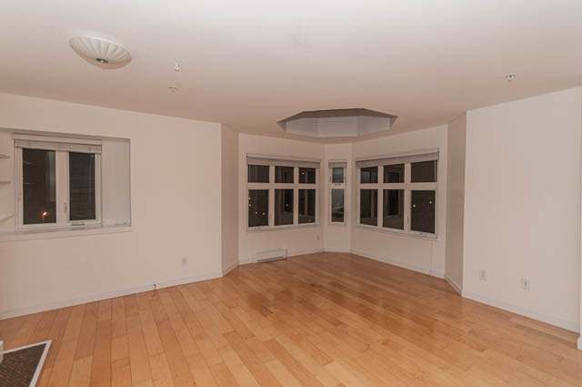 Bright living room with hardwood floors and large windows. - 2263 Heather st., Vancouver West Side