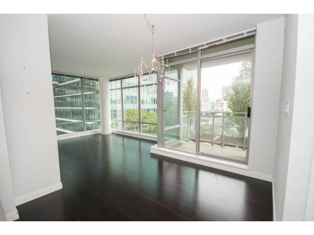 Spacious living room with hardwood floors and city view. - 1106 - 788 Richards, Vancouver Downtown