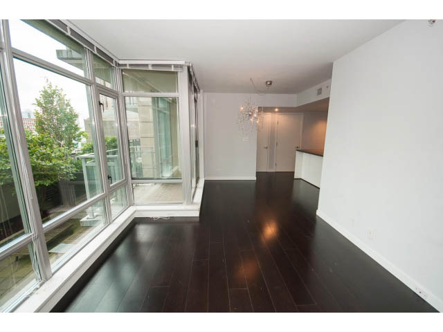 Bright living room with hardwood floors and city view. - 1106 - 788 Richards, Vancouver Downtown