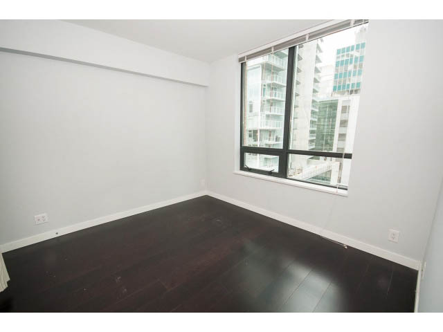 Bright living room with hardwood floors and city view. - 1106 - 788 Richards, Vancouver Downtown