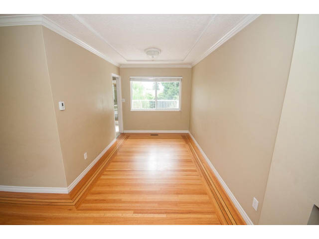 Bright living room with hardwood floors and large windows. - 549 W Queens, North Vancouver