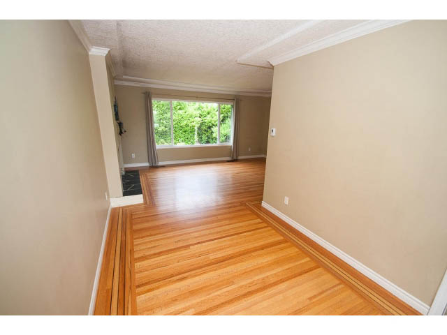 Bright living room with hardwood floors and large windows. - 549 W Queens, North Vancouver