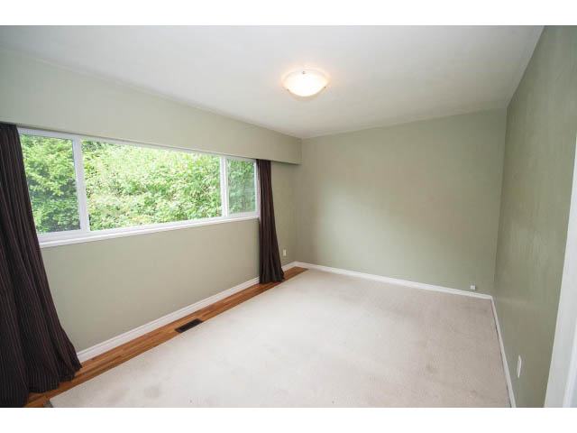Spacious bedroom with large windows and hardwood floors. - 549 W Queens, North Vancouver
