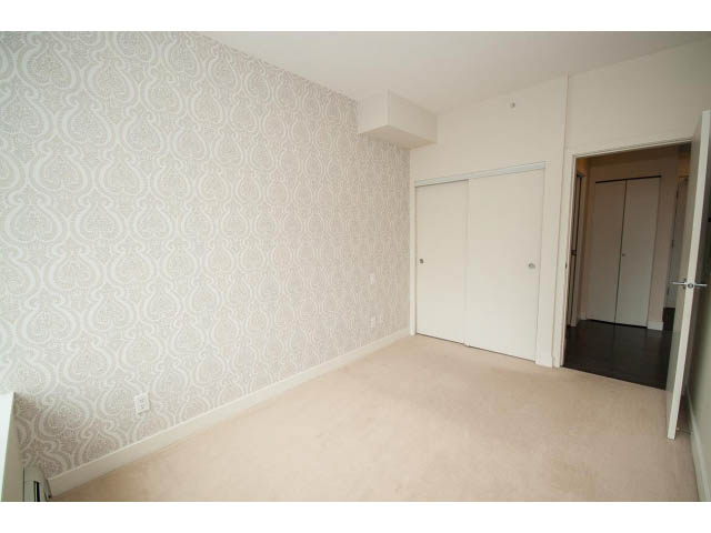 Bright living room with white patterned wallpaper and light beige carpet. - 1105 - 175 West 2nd Street, North Vancouver