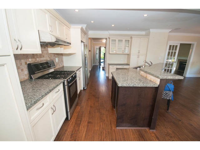 Bright kitchen with granite countertops, hardwood floors, and a modern island. - 2939 West 30th Ave, Vancouver West Side