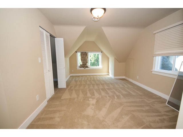 Bright attic space with carpeted floor and large windows. - 2939 West 30th Ave, Vancouver West Side