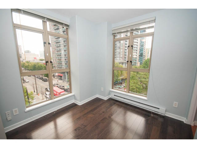 Bright living room with hardwood floors and city view. - 602 - 819 Hamilton Street, Vancouver Downtown