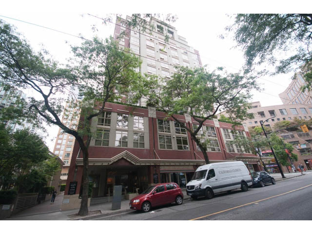 Furnished 2-bedroom condo with city view and modern decor. - 602 - 819 Hamilton Street, Vancouver Downtown