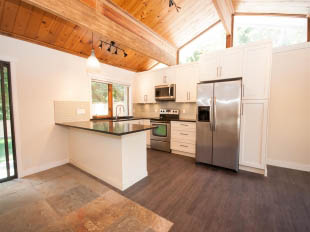 1283 Mountain Hwy