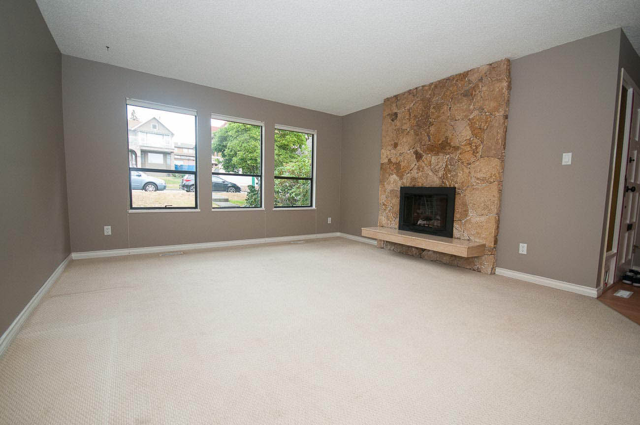 Bright and spacious 2 bedroom duplex Lower lonsdale