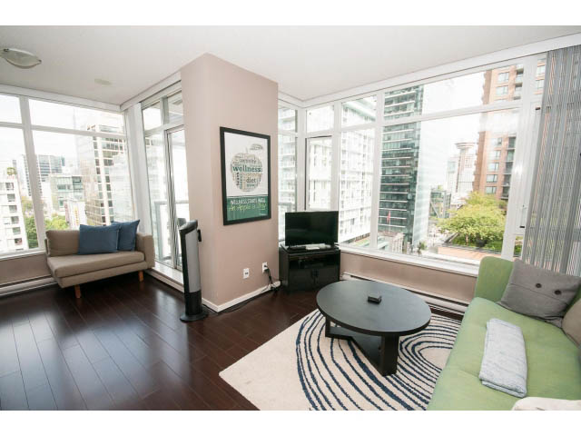 Furnished living room with hardwood floors, city view, and modern decor. - 1202 - 480 Robson Street, Vancouver Downtown