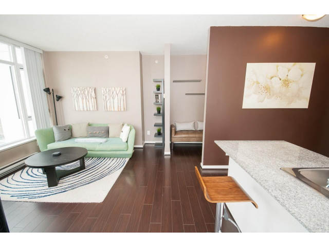 Bright living room with hardwood floors, modern decor, and a city view. - 1202 - 480 Robson Street, Vancouver Downtown