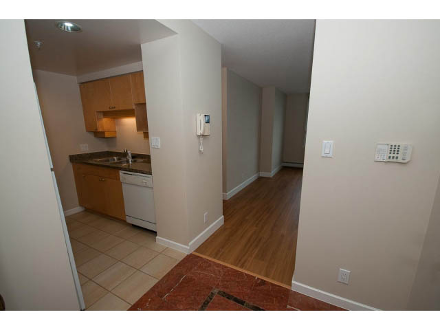 Bright kitchen with granite countertops and hardwood floors. - 707 - 1288 Marinaside Crescent, Vancouver Downtown
