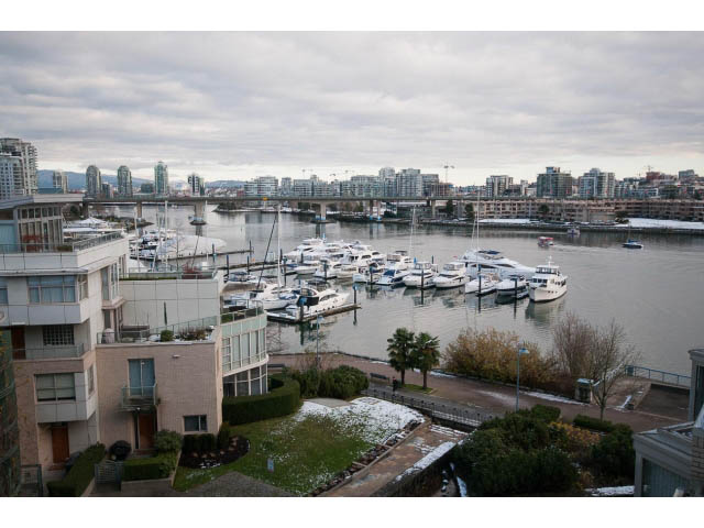 Bright living room with city view and marina access. - 707 - 1288 Marinaside Crescent, Vancouver Downtown
