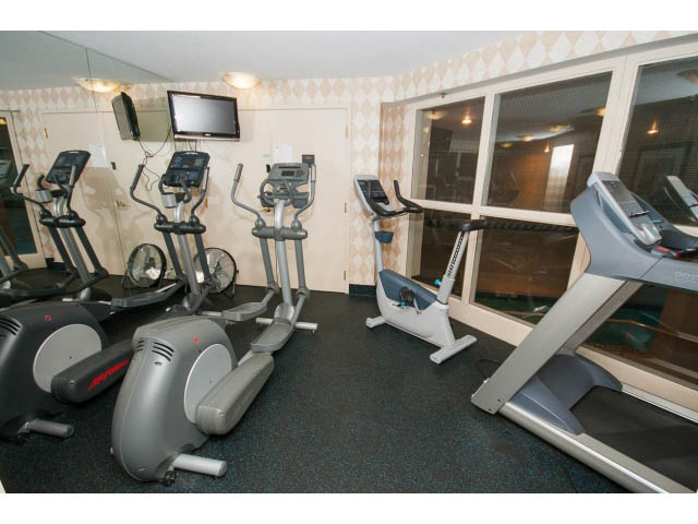 Fitness room with cardio equipment and large windows. - 707 - 1288 Marinaside Crescent, Vancouver Downtown