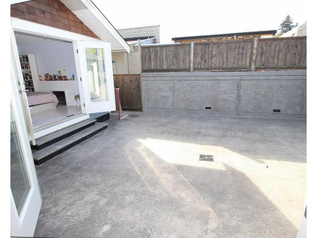 Furnished living room with sliding glass doors leading to a patio. - 389 Beachview Dr, North Vancouver