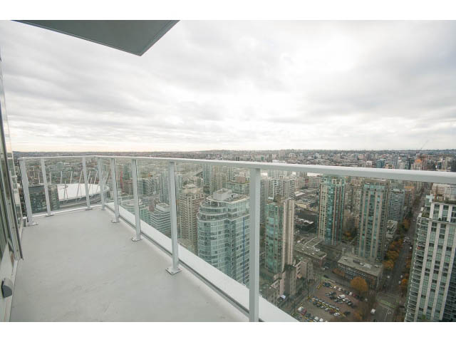 Furnished balcony with city view and modern railings. - 4609 - 777 Richards St, Vancouver Downtown