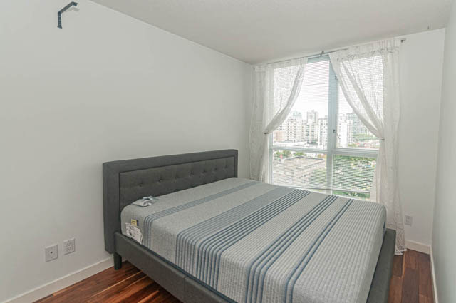 Bright bedroom with city view, hardwood floors, and modern furnishings. - 1506 - 1420 West Georgia Street, Vancouver Downtown