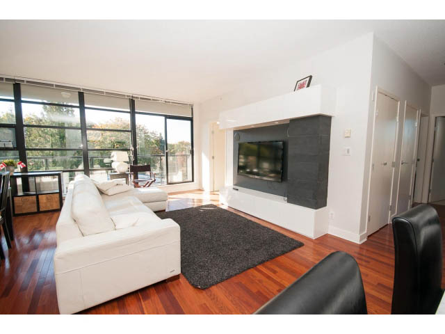 Bright living room with hardwood floors, modern furniture, and city view. - 401 - 2828 Yew St, Vancouver West Side