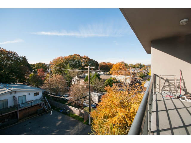 Penthouse balcony with city view and autumn foliage. - 401 - 2828 Yew St, Vancouver West Side