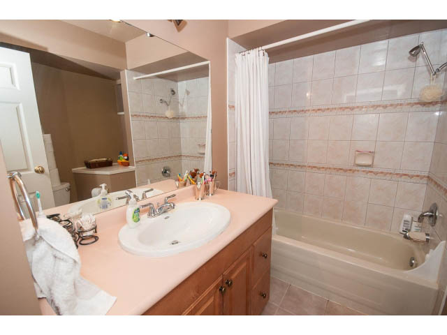 Furnished bathroom with pink countertops and a bathtub. - 2346 Riverbank Place, North Vancouver