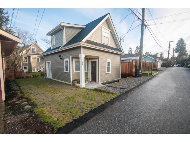 Furnished 2-bedroom house with a cozy front porch and a well-maintained yard. - 2 - 217 East 19th, North Vancouver