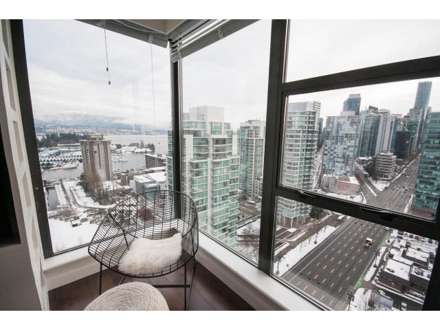 Bright living room with stunning city view and modern furnishings. - 2407 - 1723 Alberni, Vancouver Downtown