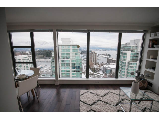 Bright living room with hardwood floors, city view, and modern furnishings. - 2407 - 1723 Alberni, Vancouver Downtown