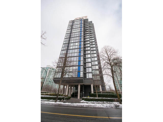 Furnished 2-bedroom condo with modern glass facade and city view. - 2407 - 1723 Alberni, Vancouver Downtown