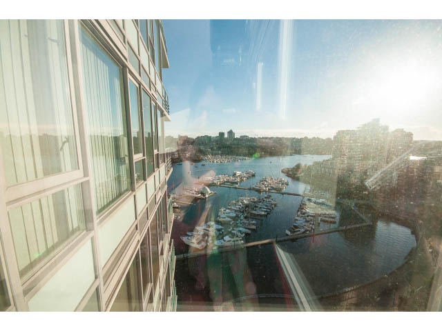 Furnished 2-bedroom + den condo with panoramic city view from large windows. - 2005 - 1067 Marinaside Crescen, Vancouver Downtown