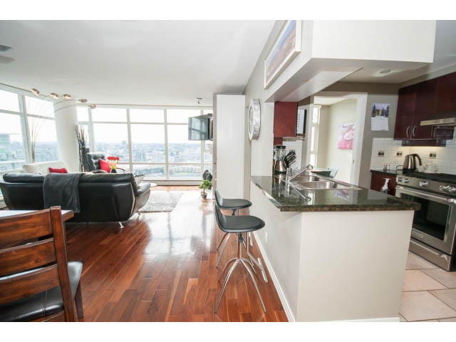 Bright kitchen with granite countertops, hardwood floors, and city view. - 2706 -198 Aquarius Mews, Vancouver Downtown