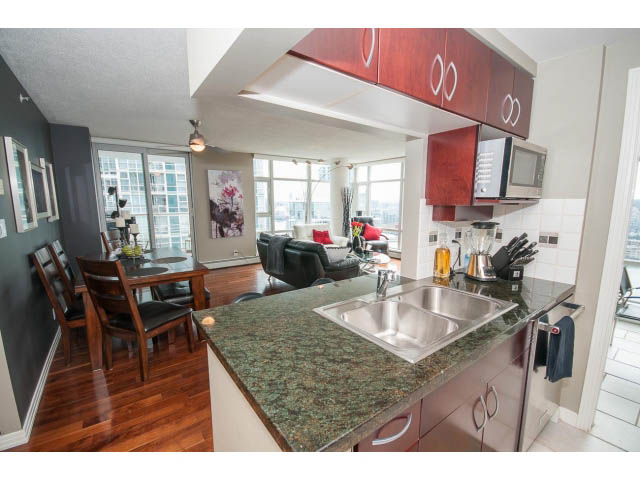 Bright kitchen with granite countertops, hardwood floors, and a city view. - 2706 -198 Aquarius Mews, Vancouver Downtown